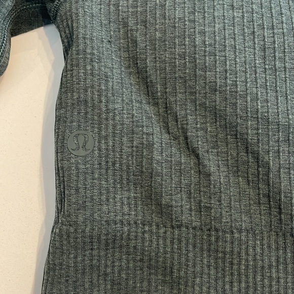 Heather green ebb to street long sleeve lululemon crop size 2 - Picture 3 of 5